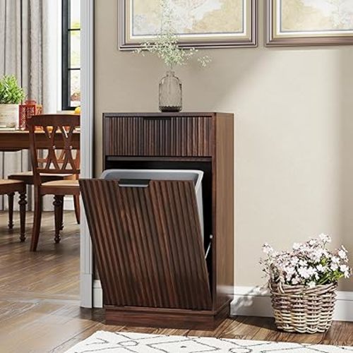 19-inch 10-Gallon Wood Grain Tilt-Down Trash Can Cabinet,Wooden Grooved Recycling Cabinet with Wave Texture Hidden Drawer and Pull-Out Trash Can,Suitable for Kitchen,Bathroom (Walnut-01)