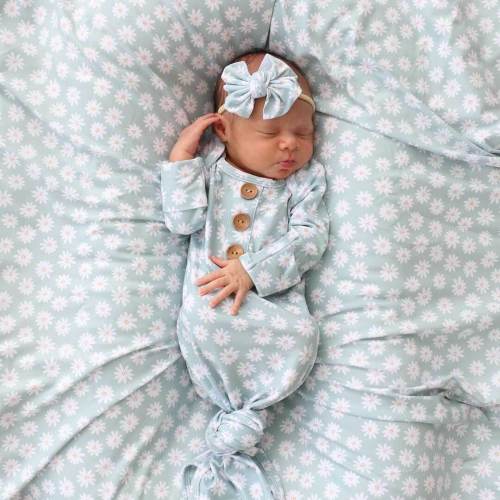 Soft Green Daisy Newborn Baby Knot Gown & Hat