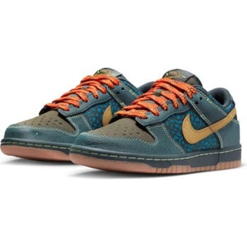 Kids' Dunk Low Basketball Sneaker