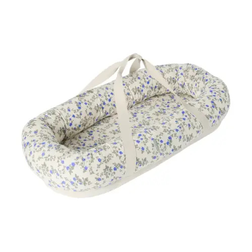 Dainty satin babynest