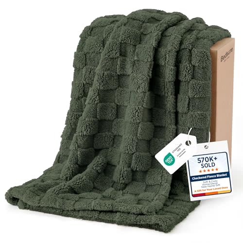 Bedsure Checkered Soft Cozy Twin XL Blanket for Bed, Olive Green, 66"×90" | Gifts for Women,Couch/Sofa/Bed/Office, Lightweight Design, Soft Cozy Cute, All Season, Gifts for Women, Bedroom Home Decor