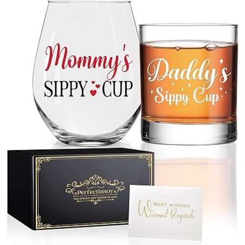 Perfectinsoy Mommy Daddy Sippy Cup Funny Wine Glass Set of 2, Wine Glass Gift for First Parents, Wedding Anniversary Thanksgiving Birthday Gift for Parents Mom Dad - Pregnancy Announcement Party Gifts