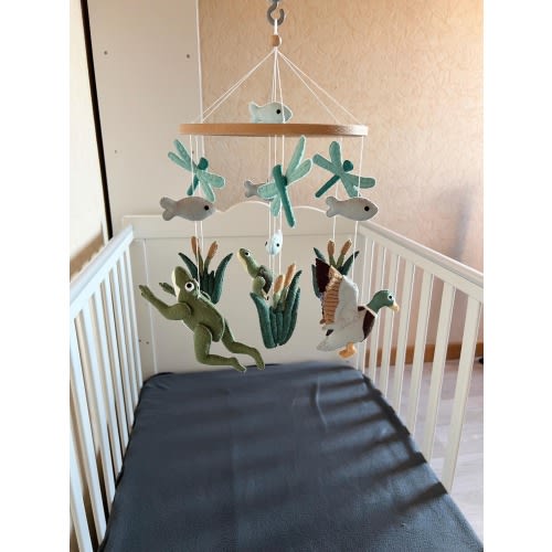 Universal mobile. Lake mobile, pond mobile. Frog mobile, duck mobile, dragonfly mobile, nature mobile. Neutral colors, green.