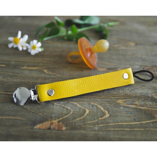 Yellow Leather Pacifier Clip / Leather Paci Clip / Pacifier Clip / Leather Pacifier Clip / New Baby Gifts / Pacifier Clips