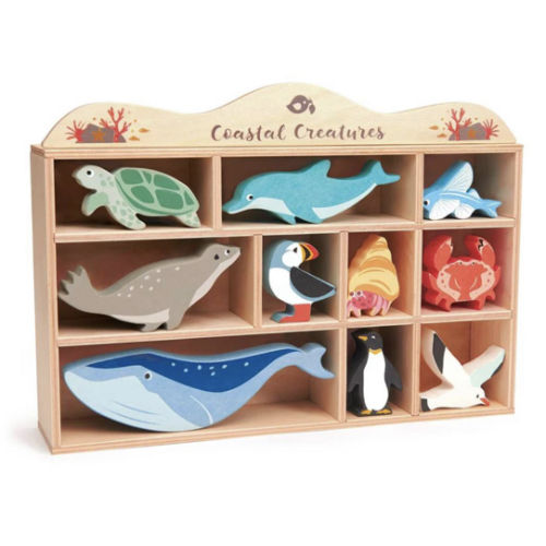 Wooden sea animal set