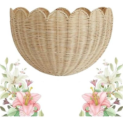 Scalloped Wicker Wall Basket, Hand Woven Hanging Basket, Scalloped Décor Hanging Wall Storage & Home Decor, for Living Room Bathroom Kitchen(Light)
