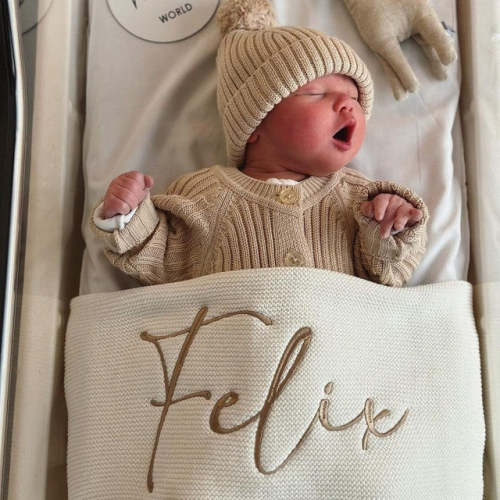 Personalized Embroidered Baby Name Blanket – Soft Cotton Knit Keepsake
