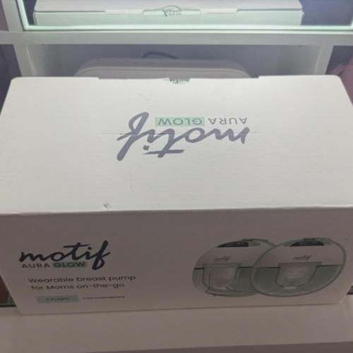 Motif Aura Glow Wearable Double Electric Breast Pump, Battery, 2 Pumps