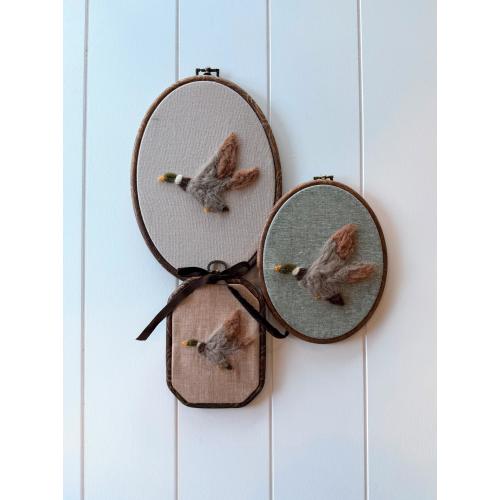 Needle Felted Mallard Duck Wall Art – Handmade Wool Embroidery Hoop on Linen | Rustic Cabin Decor | Flying Duck Nursery Art | Duck Hunter