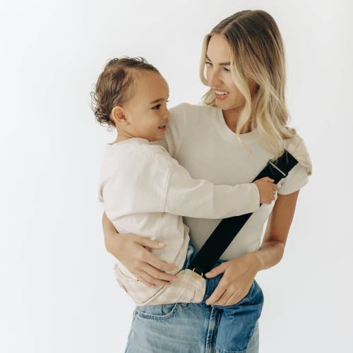 Tushbaby Liftoff Toddler Sling
Color: Gingham