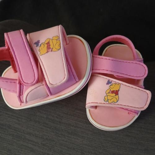 🧸🦋 VINTAGE DISNEY WINNIE THE POOH BABY GIRL SANDALS...