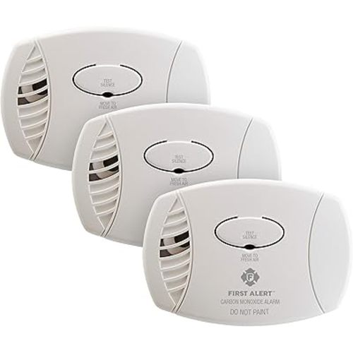 FIRST ALERT Plug-In Carbon Monoxide Detector, 3 Count (Pack of 1), CO600 , White, 6.75 x 6.9 x 9 inches