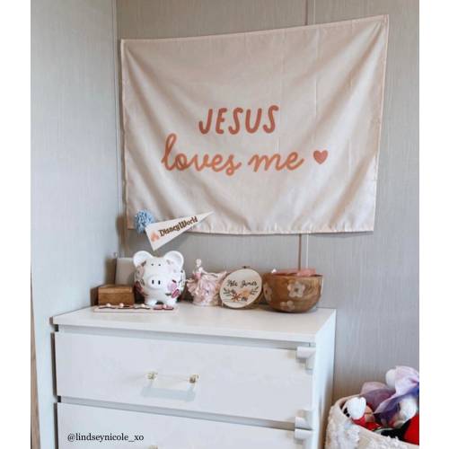 Jesus Loves Me Easy Hang Banner™ for Kid's Rooms, Playrooms & Nurseries. Biblical Wall Art for Kid's Rooms. Nursery Wall Decor (Natural)