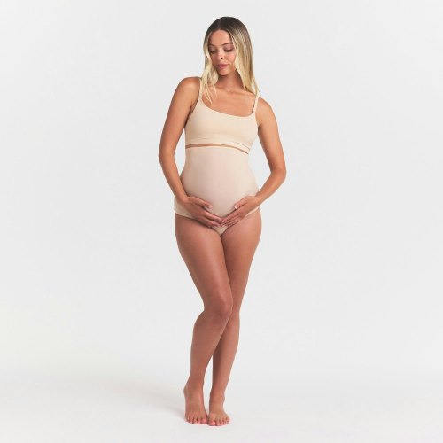 FITS EVERYBODY MATERNITY NURSING SCOOP BRALETTE | SAND | SKIMS