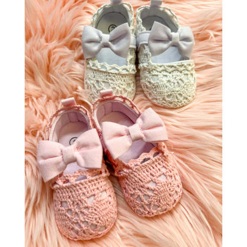 Delilah Crochet Bow Crib Shoes