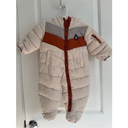 New w/out tags Volcom baby bunting hooded Puffer