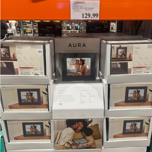 Aura HD Digital Picture Frame | Carver: The Best Frame for Gifting