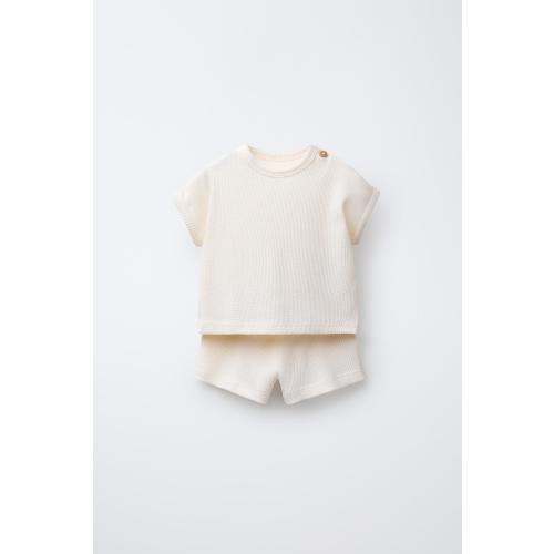 PLAIN WAFFLE T-SHIRT AND BERMUDA SET - Ecru | ZARA United States