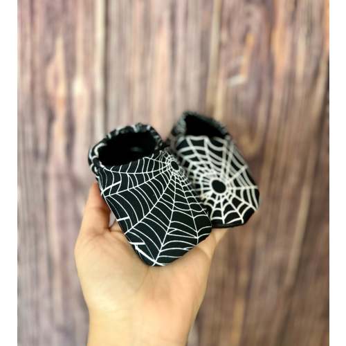 Spiderweb Baby Booties – Kitten Frostt
