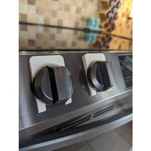 Four Paws The Knob Stopper Size Standard White Oven knob covers