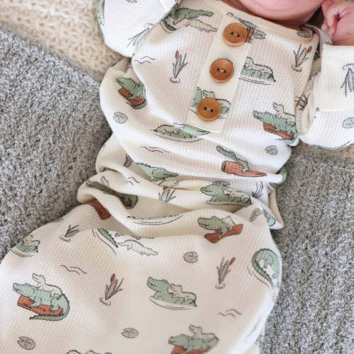Later Gator Bamboo Waffle Newborn Baby Knot Gown & Hat Set