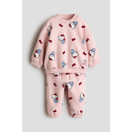 2-PIECE PRINTED SWEATSHIRT AND JOGGERS SET