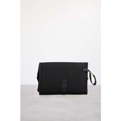 BÉIS 'The Changing Organizer' in Black - Portable Diaper Changing Pad | BÉIS Travel CA