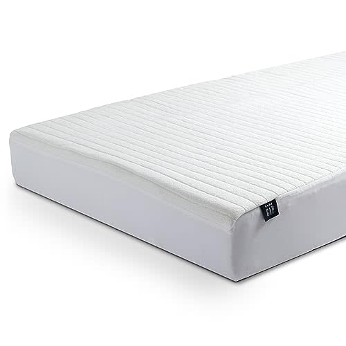 Crib Mattress Protector for Infants and Toddlers - Waterproof, Cooling, Soft Quilted, Elastic, and Washable Baby Mattress Protector in White, Quiet Comfort by babyGap