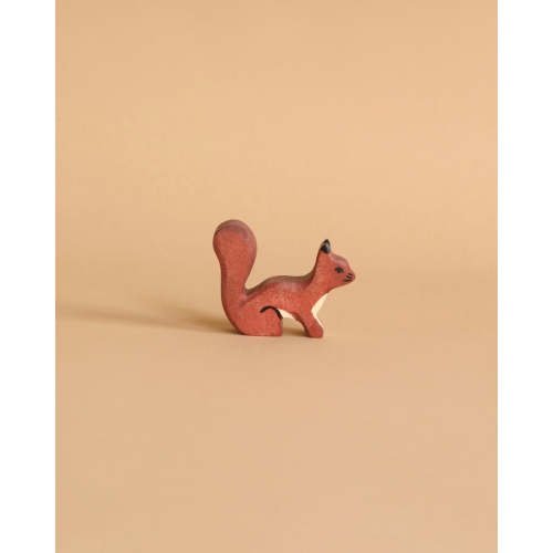 Holztiger Squirrel, Standing