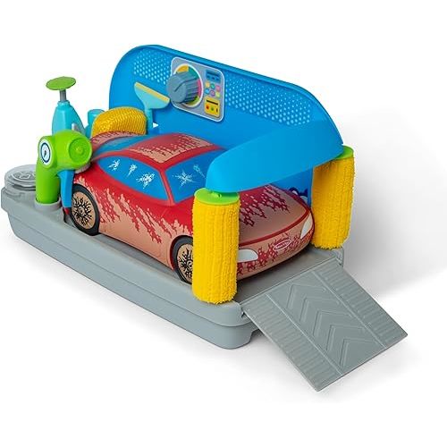 Melissa & Doug Spray & Shine Car Wash Color-Changing Water Toy Play Set Boys and Girls 3+