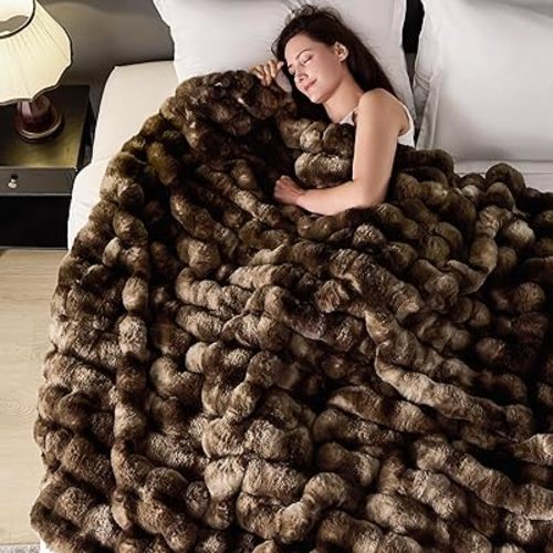 Luxury 1000GSM Faux Rabbit Fur Throw Blanket, Super Heavy Warm Cozy Blankets for Couch Bed Sofa, Bubble Plush Fuzzy Elegant Soft Reversible Mink Blanket for Living Room Bedroom, Brown