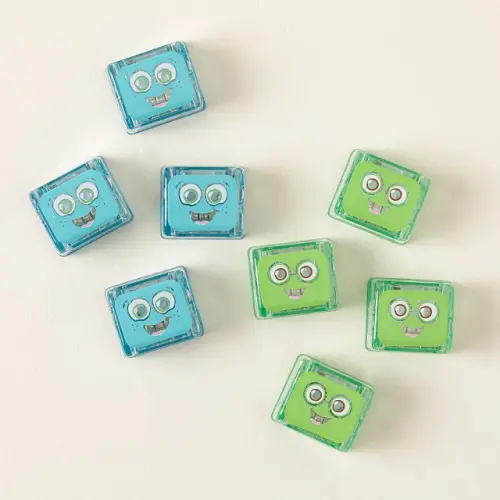 4 Blue Cubes & 4 Green Cubes