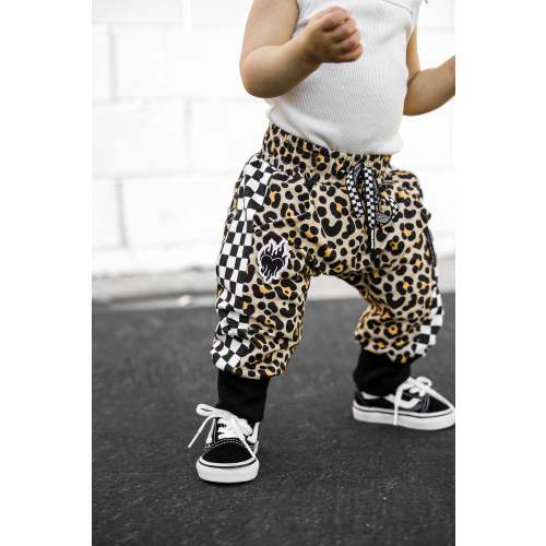 Basic Jogger in Ava (Leopard)