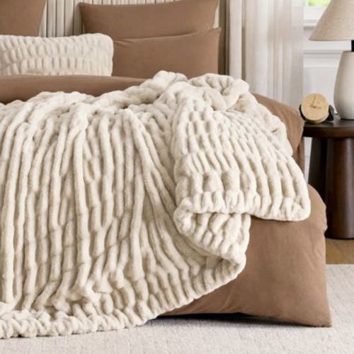 Ruched Faux Fur Throw Blanket, Double-Sided 550GSM Chinchilla-Soft Plush Blanket for Couch & Bed, Beige, 50"x60"- Cozy Bliss