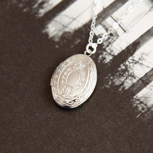 Vintage Silver Medium Oval Locket Necklace – Kindred Objects