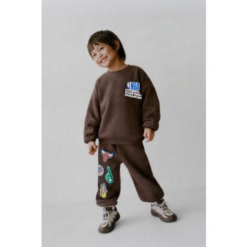 NBA JOGGING SWEATSHIRT AND JOGGER PANTS SET - MULTI TEAMS - Brown | ZARA United States