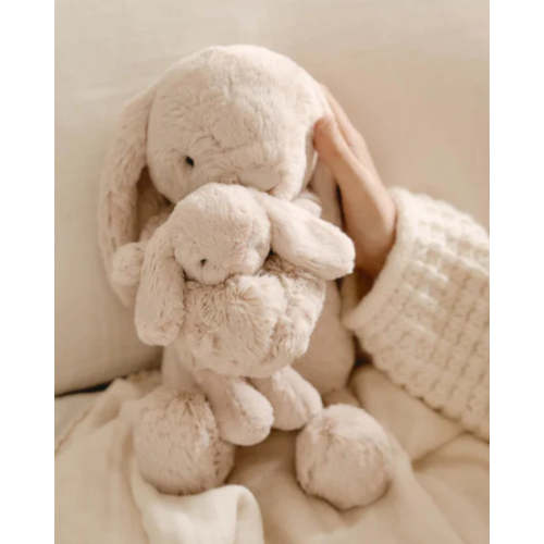 SNUGGLE BUNNIES - FRANKIE THE BUNNY o/s / brulee