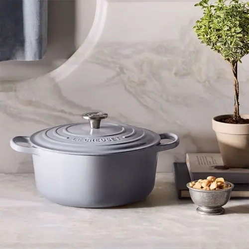 Signature Round Dutch Oven, 5.5 Qt