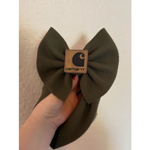 6” solid bow with Carhartt patch