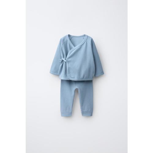 WRAP TOP AND EMBOSSED LEGGINGS SET - Bluish | ZARA United States