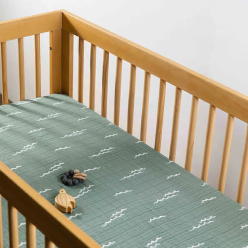 Crib Sheet in GOTS Certified Organic Muslin Cotton