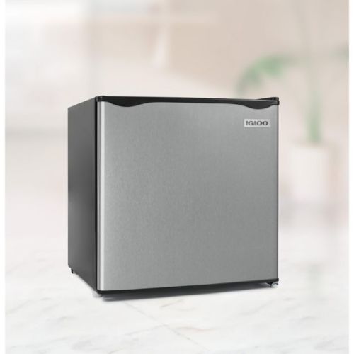 Igloo 1.6 Cu. Ft. Classic Compact Single Door Refrigerator Freezer - Platinum