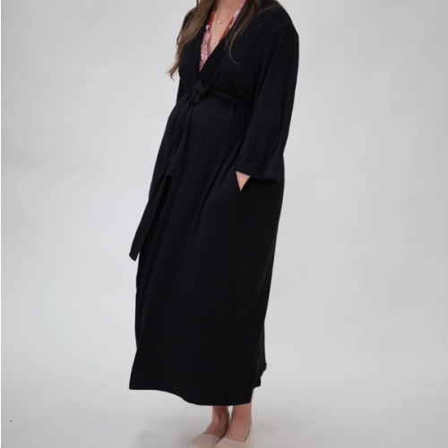 Robes in Black – Lila