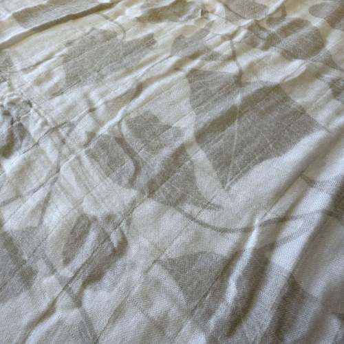 Beige Peʻahi Fern Kapa Moe - Hawaiian Bamboo Swaddle