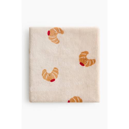 PATTERNED FLEECE BLANKET