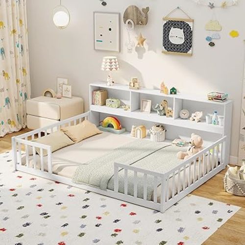 Giantex Cama de suelo de tamaño matrimonial para niños, marco de cama Montessori de madera con estantería, estantes de almacenamiento y rieles de valla de seguridad, camas de piso matrimonial para