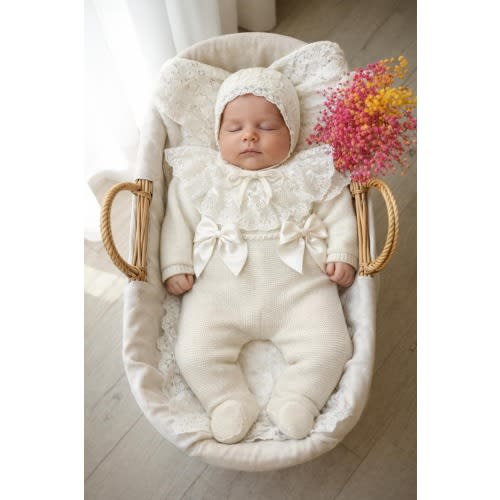 Knitted newborn tricot