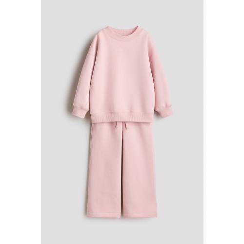 2-PIECE SWEATSHIRT AND JOGGERS SET