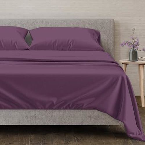 Mayfair Linen 100% Egyptian Cotton Queen Fitted Sheet Only - Luxury 600 Series Voyage Collection 16" Deep Pocket Cotton Fitted Sheet Queen (Plum) Soft, Cooling Sateen Weave Hotel Bottom Sheets