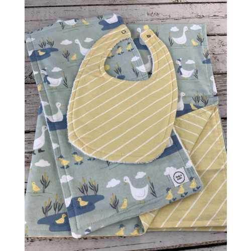 Neutral Baby Blanket Burp Cloth Bib Set / Baby Ducks Goose / Baby Shpwer Gift / gender neutral